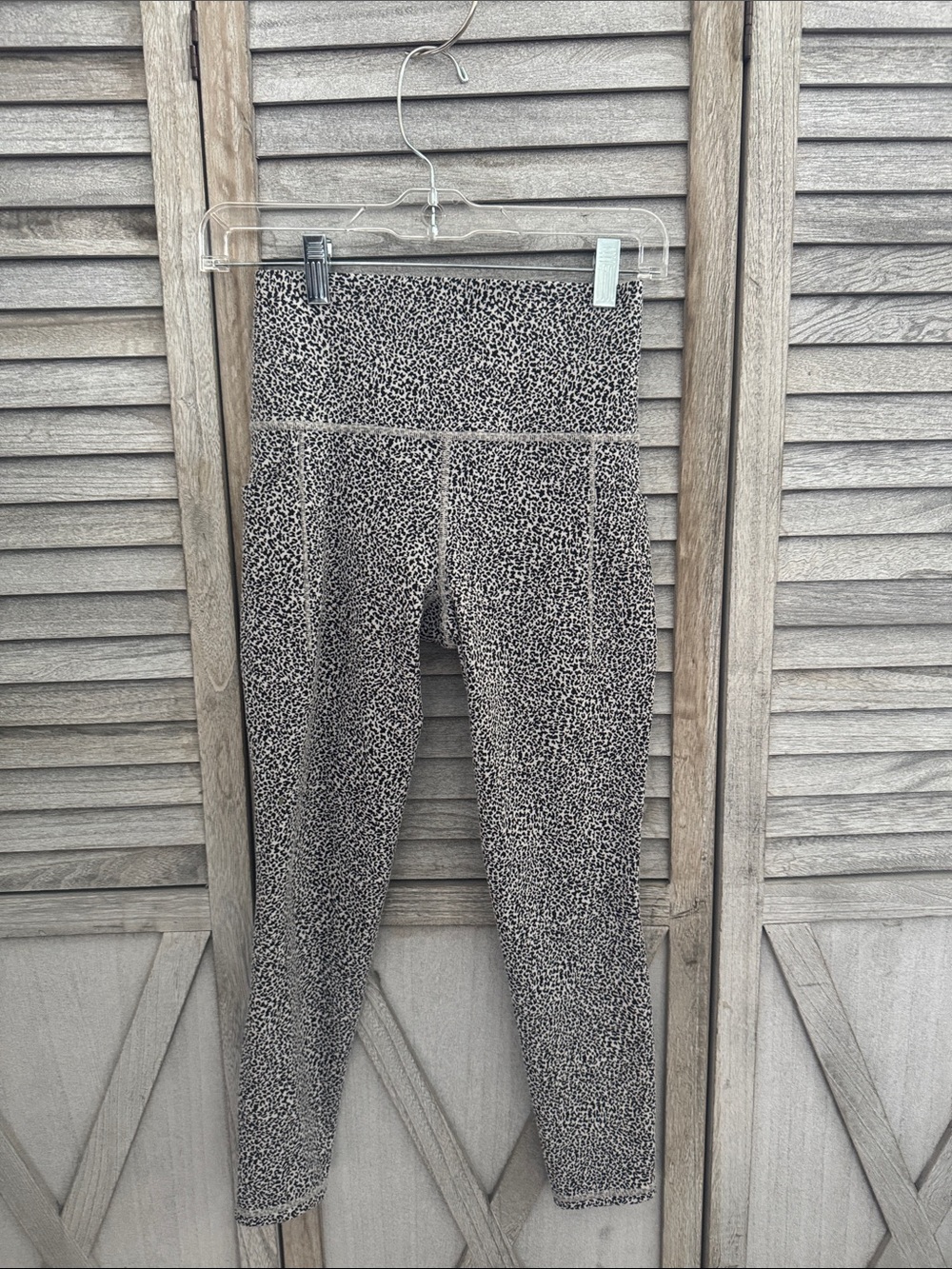 Athleta Women’s Salutation Stash ll Black and White Speckled High-Rise Leggings